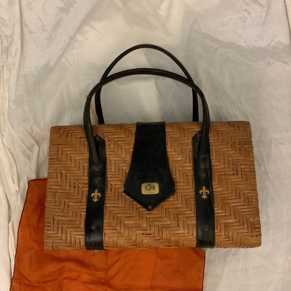 Vintage straw raffia fleur de Lis make-up  hard body luggage overnight bag carry